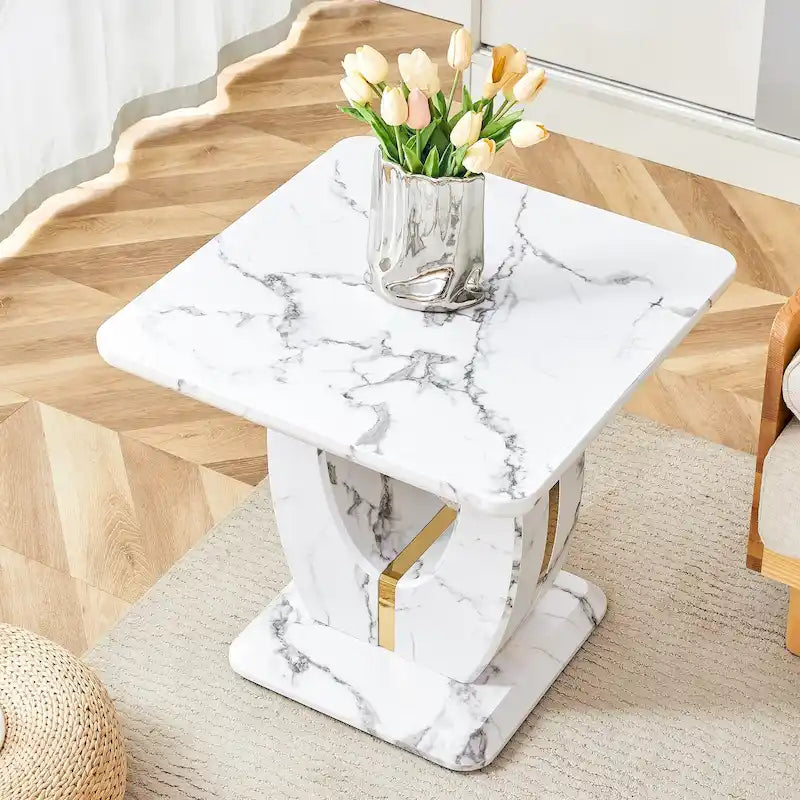Tavolino quadrato moderno da 23,6 pollici con strisce decorative placcate in oro per soggiorno